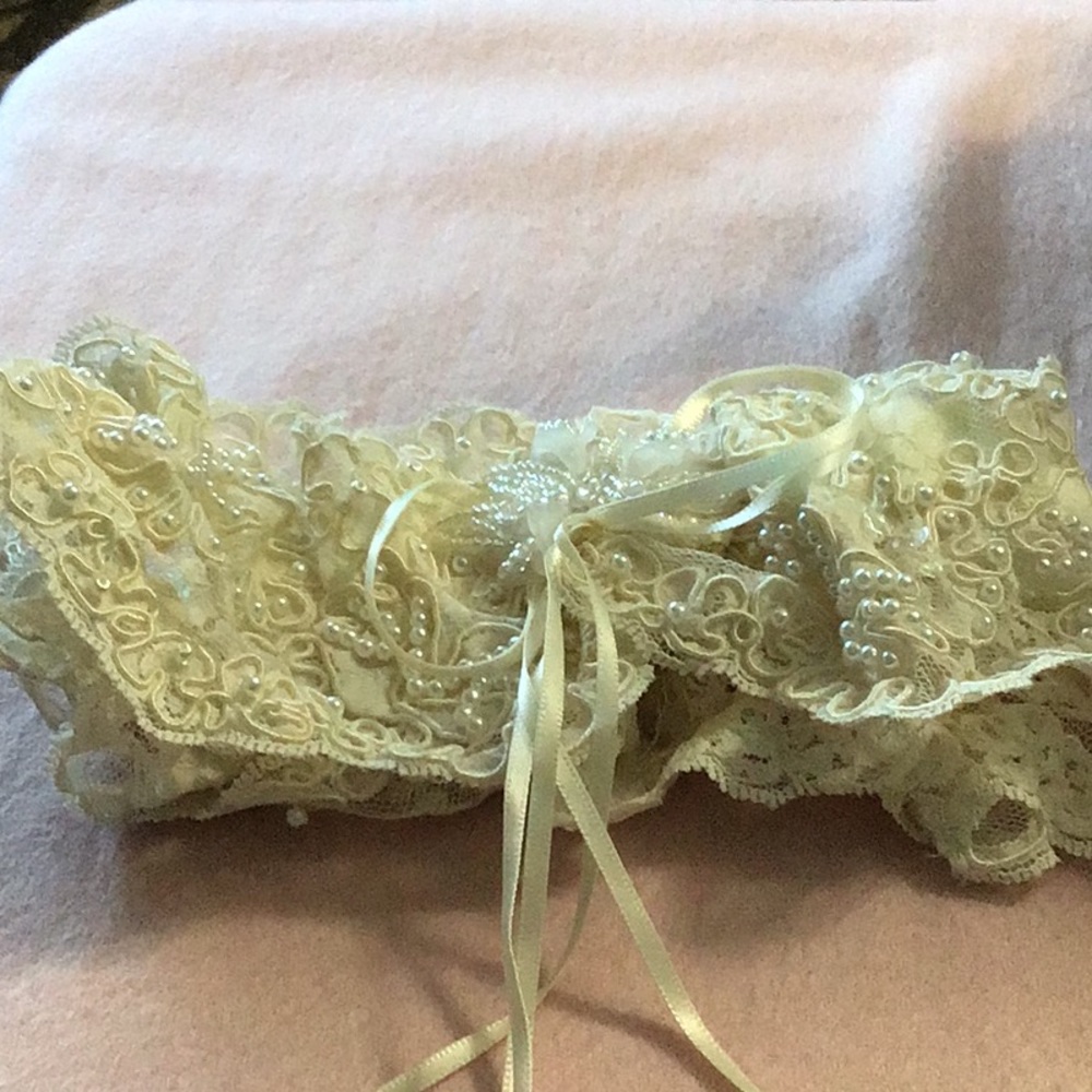 Vintage Wedding Accessories - Picture 2 of 4